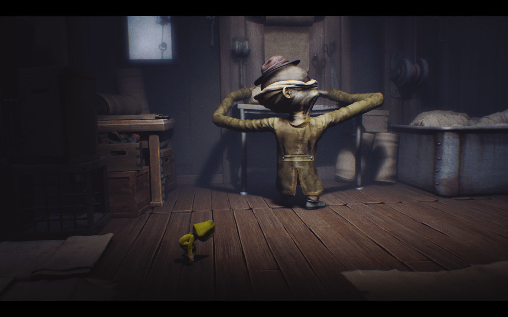 1.6 маленький. Little Nightmares коридорный. Little Nightmares швейцар.